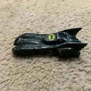 Vintage 1989 ERTL Batmobile black and yellow car, 1:64 scale